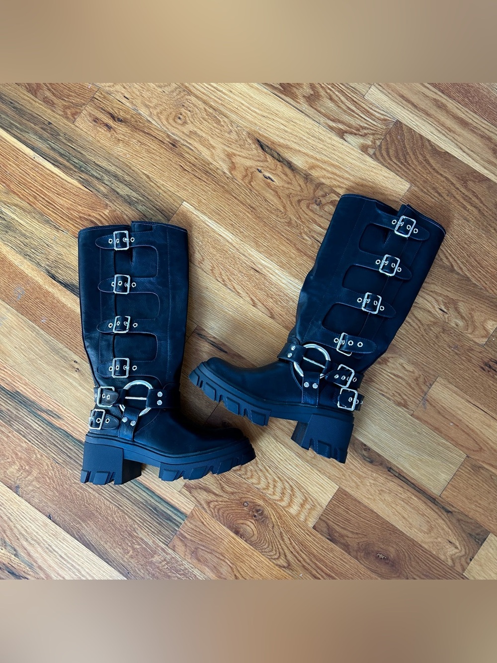Black knee-high boots by Fashion Nova